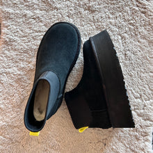 Carica l'immagine nel visualizzatore di Gallery, Ugg Dipper
