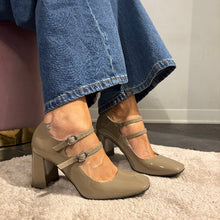 Carica l&#39;immagine nel visualizzatore di Gallery, Décolleté Nerogiardini
