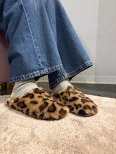 Carica l&#39;immagine nel visualizzatore di Gallery, Ciabatta Victoria giallo
