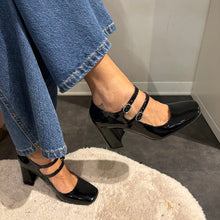 Carica l&#39;immagine nel visualizzatore di Gallery, Décolleté Nerogiardini
