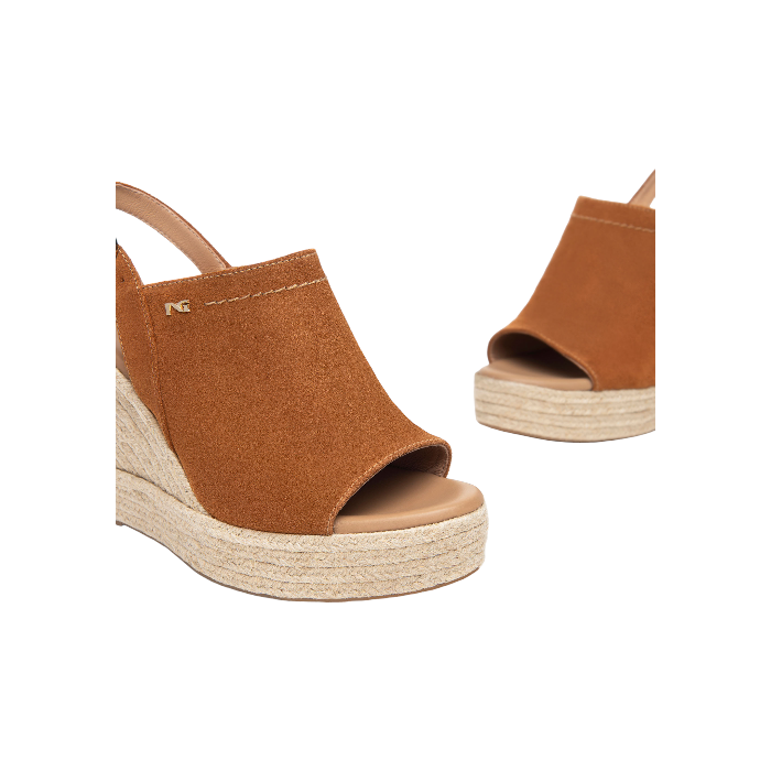 Sandalo con zeppa Nerogiardini